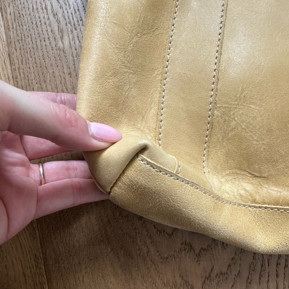 Roots Leather Unlined Tote Crossbody Bag - Beige Honey Leather - Like New - Picture 6 of 8